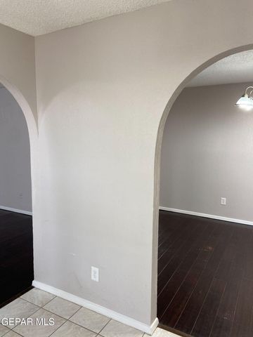 6721 EL PARQUE Drive, El Paso, TX 79912