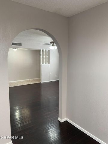 6721 EL PARQUE Drive, El Paso, TX 79912