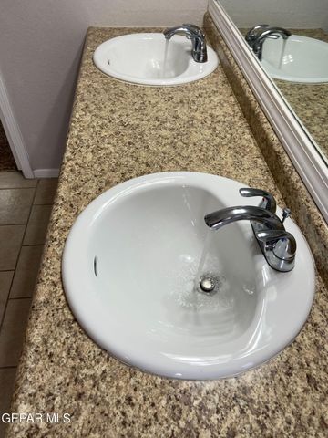 6721 EL PARQUE Drive, El Paso, TX 79912