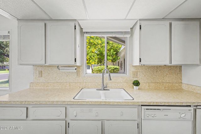 10416 W HUTTON Drive, Sun City, AZ 85351