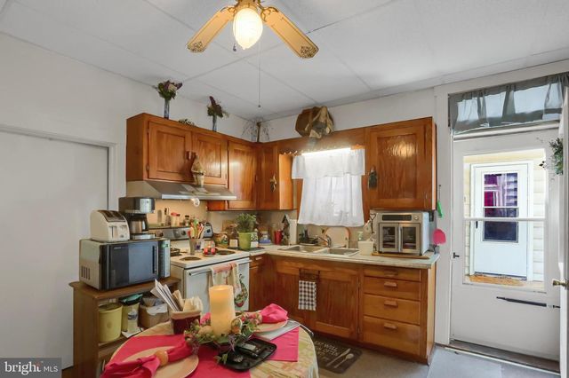 135 E MARKET ST, Berrysburg, PA 17005