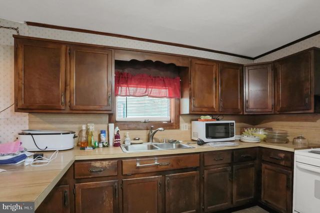 135 E MARKET ST, Berrysburg, PA 17005