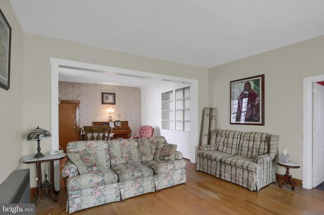 135 E MARKET ST, Berrysburg, PA 17005