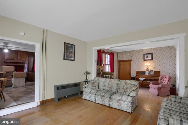 135 E MARKET ST, Berrysburg, PA 17005