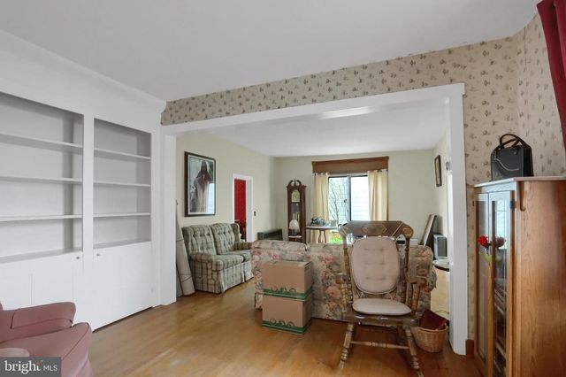 135 E MARKET ST, Berrysburg, PA 17005