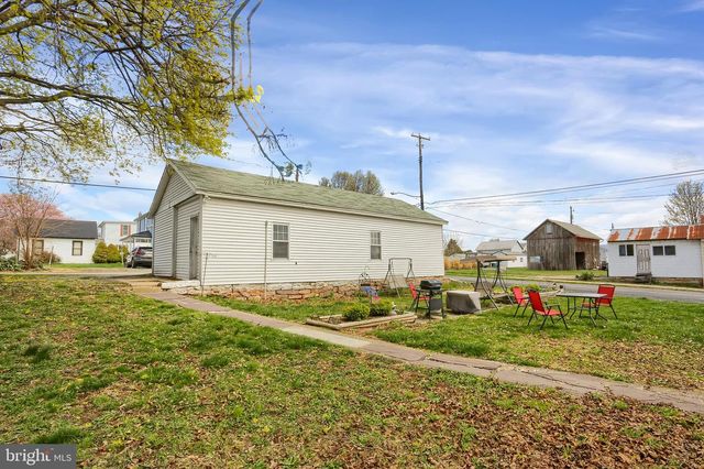 135 E MARKET ST, Berrysburg, PA 17005