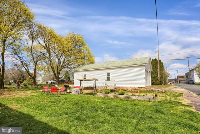 135 E MARKET ST, Berrysburg, PA 17005