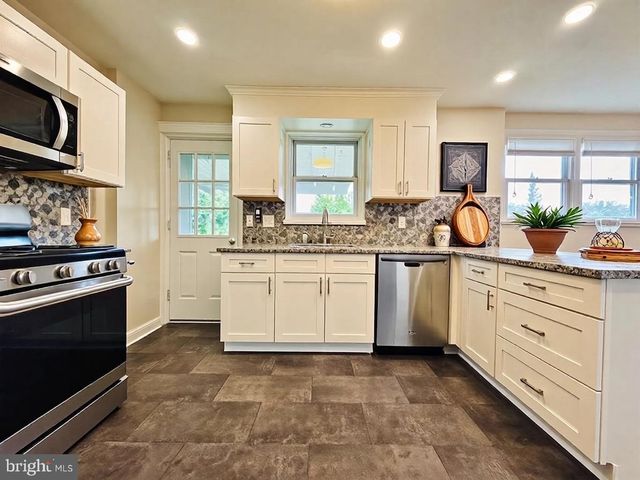 730 FRANKLIN ST, West Reading, PA 19611
