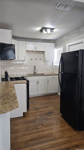 302 W Southcross, San Antonio, TX 78221