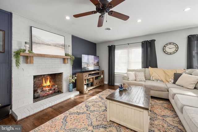 10412 HILLSIDE LN, Fredericksburg, VA 22408