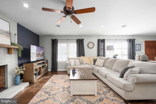 10412 HILLSIDE LN, Fredericksburg, VA 22408