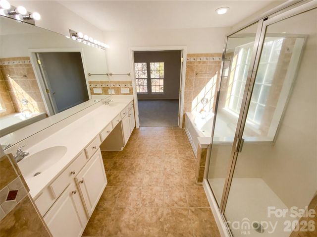 10803 Fountaingrove Drive, Charlotte, NC 28262