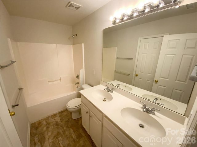 10803 Fountaingrove Drive, Charlotte, NC 28262