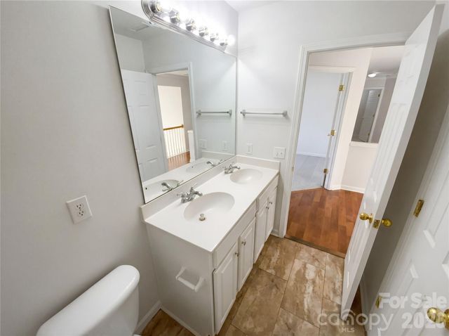 10803 Fountaingrove Drive, Charlotte, NC 28262