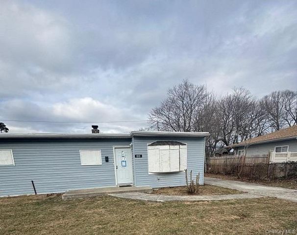 20 Somerset Road N, Amityville, NY 11701