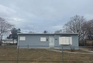 20 Somerset Road N, Amityville, NY 11701