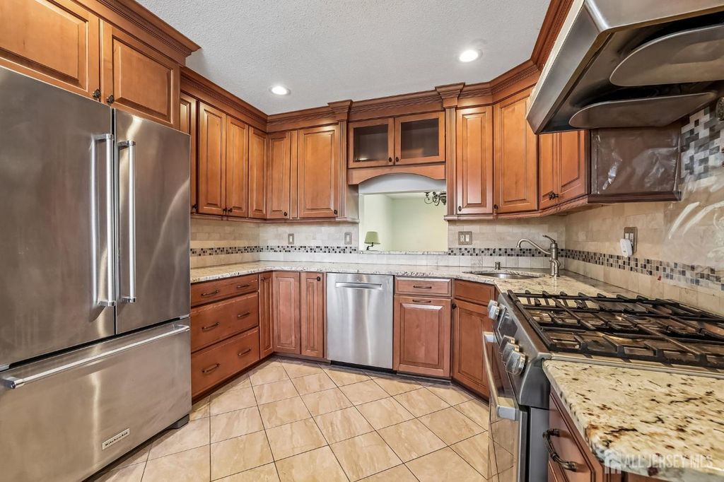 293 Bromley Place, East Brunswick, NJ 08816