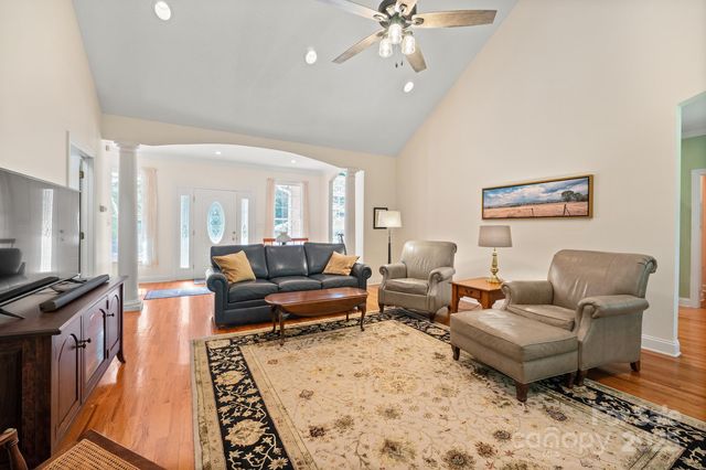 5025 Woodwinds Drive NE, Hickory, NC 28601