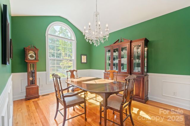 5025 Woodwinds Drive NE, Hickory, NC 28601