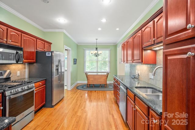 5025 Woodwinds Drive NE, Hickory, NC 28601