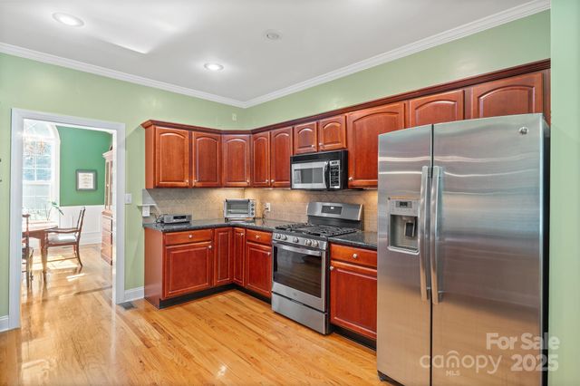 5025 Woodwinds Drive NE, Hickory, NC 28601