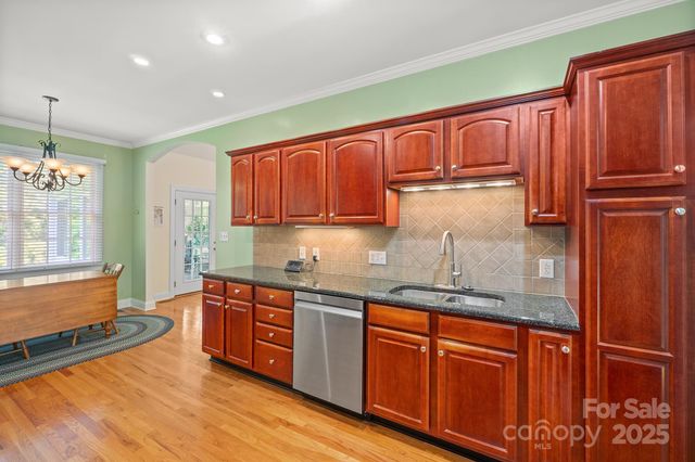 5025 Woodwinds Drive NE, Hickory, NC 28601