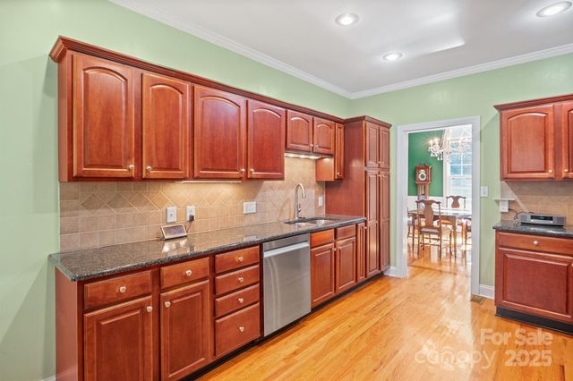5025 Woodwinds Drive NE, Hickory, NC 28601