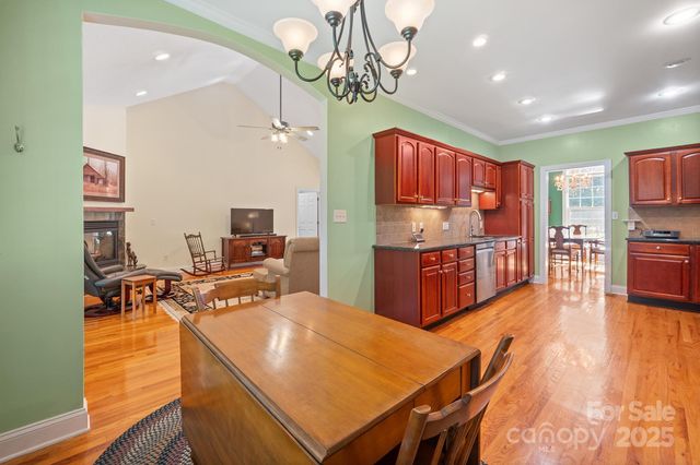 5025 Woodwinds Drive NE, Hickory, NC 28601