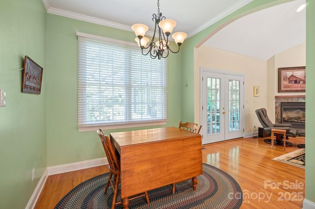 5025 Woodwinds Drive NE, Hickory, NC 28601