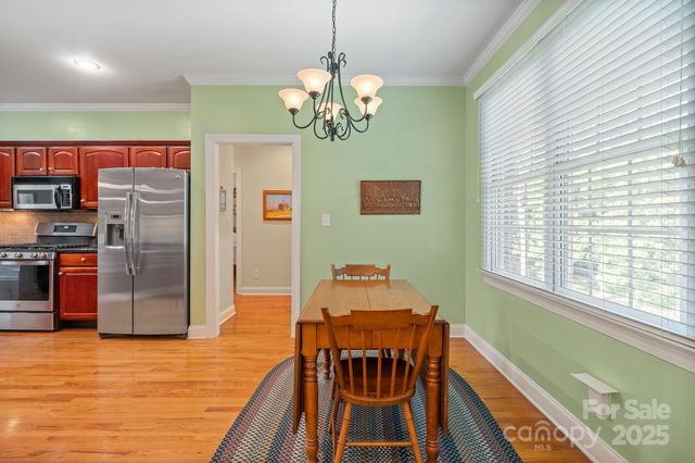 5025 Woodwinds Drive NE, Hickory, NC 28601