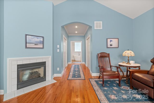 5025 Woodwinds Drive NE, Hickory, NC 28601