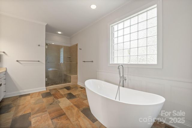 5025 Woodwinds Drive NE, Hickory, NC 28601