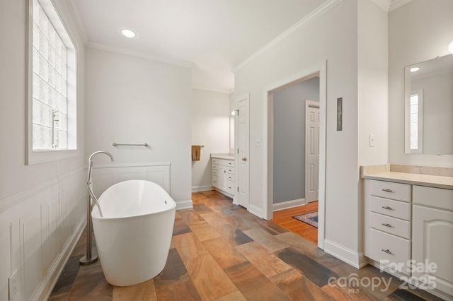 5025 Woodwinds Drive NE, Hickory, NC 28601