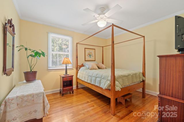 5025 Woodwinds Drive NE, Hickory, NC 28601