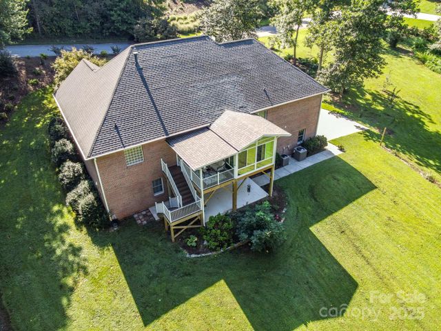 5025 Woodwinds Drive NE, Hickory, NC 28601