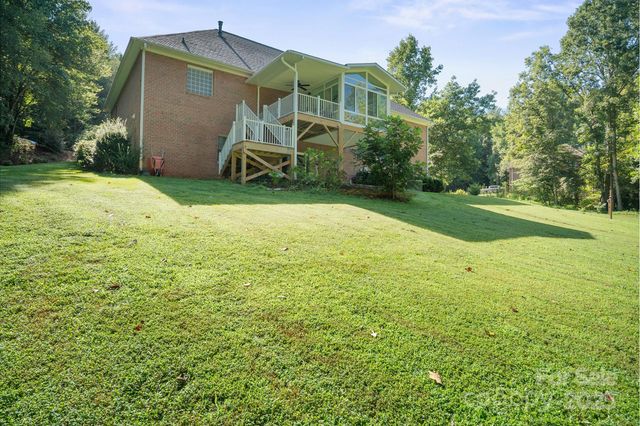 5025 Woodwinds Drive NE, Hickory, NC 28601