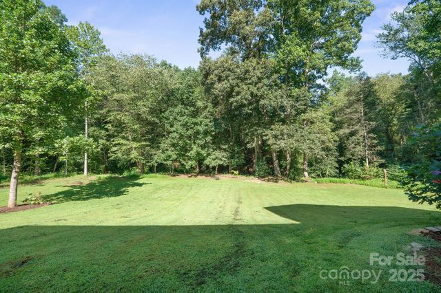 5025 Woodwinds Drive NE, Hickory, NC 28601