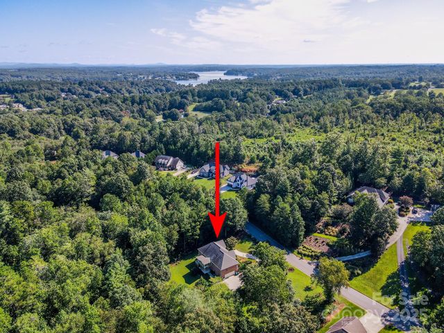 5025 Woodwinds Drive NE, Hickory, NC 28601