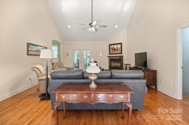5025 Woodwinds Drive NE, Hickory, NC 28601