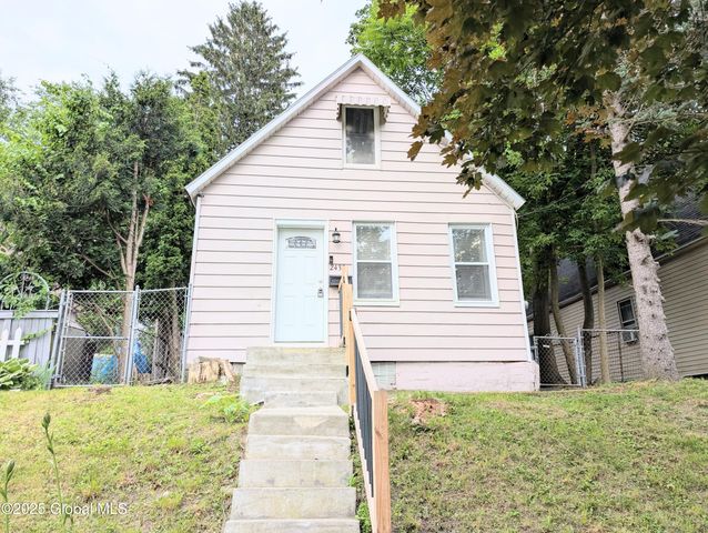 2432 Avenue B, Schenectady, NY 12308