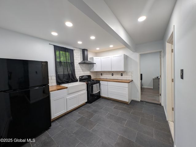2432 Avenue B, Schenectady, NY 12308