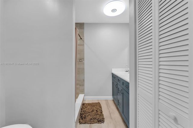 5743 SW 57th Way, Davie, FL 33314