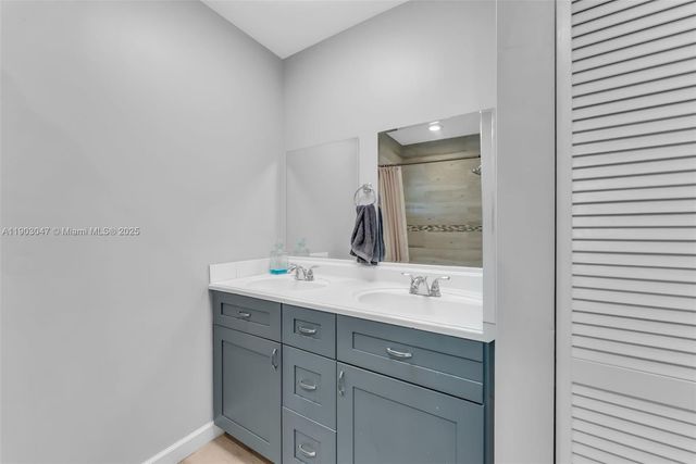 5743 SW 57th Way, Davie, FL 33314