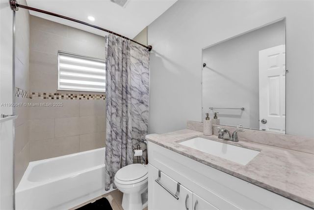 5743 SW 57th Way, Davie, FL 33314