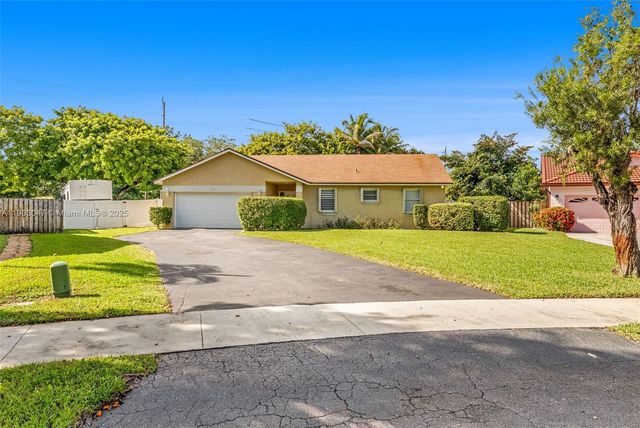 5743 SW 57th Way, Davie, FL 33314