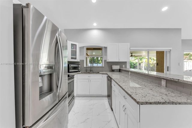 5743 SW 57th Way, Davie, FL 33314