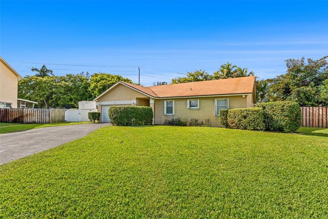 5743 SW 57th Way, Davie, FL 33314