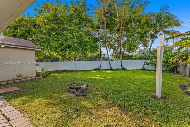 5743 SW 57th Way, Davie, FL 33314