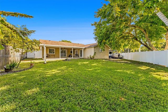 5743 SW 57th Way, Davie, FL 33314