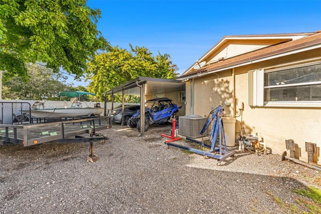 5743 SW 57th Way, Davie, FL 33314